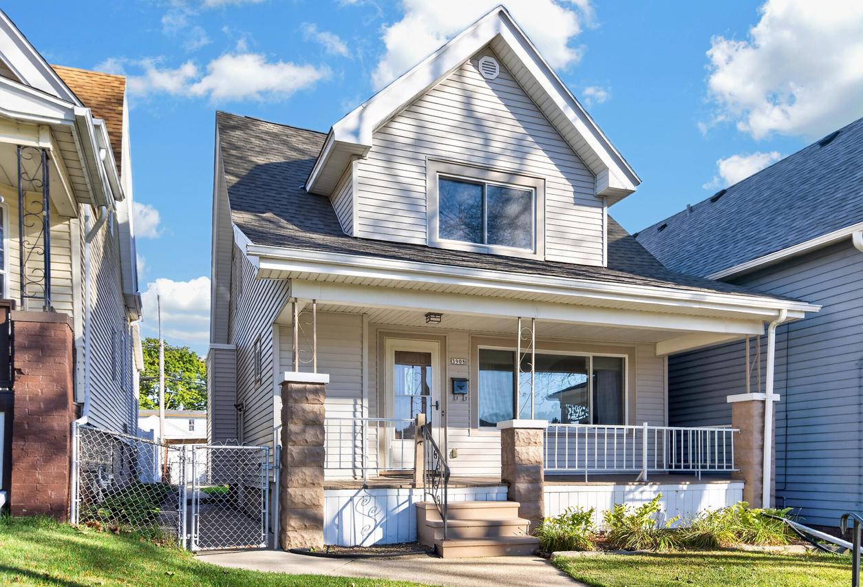 3908 E Cudahy Ave, Cudahy, WI 53110