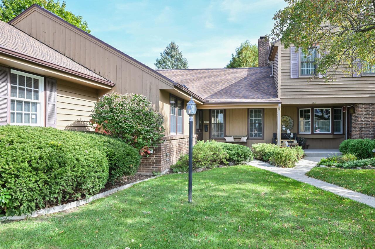 12583 N Woodberry Dr, Mequon, WI 53092