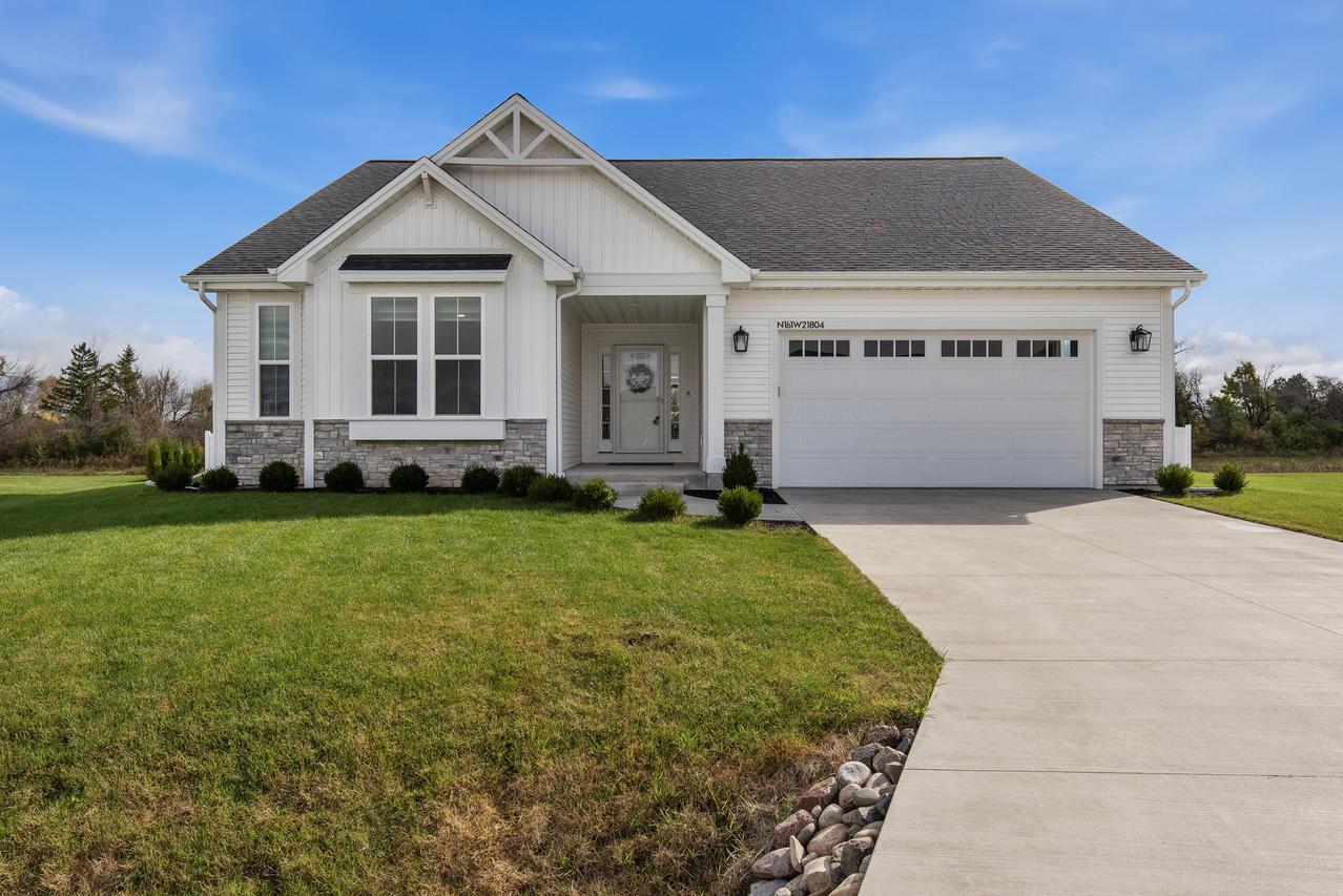 N161W21804 Daisy Dr, Jackson, WI 53037