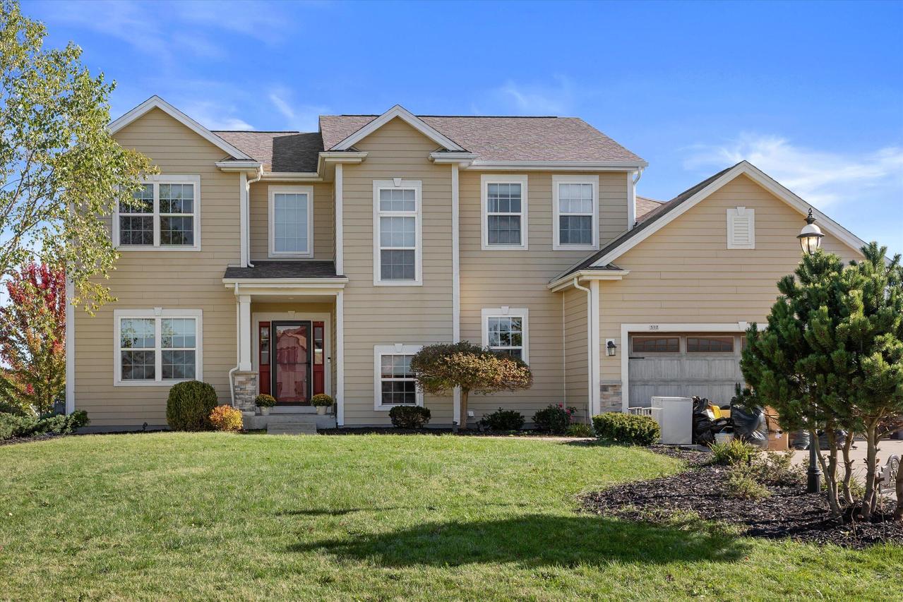507 Oakmont Dr, Waukesha, WI 53188