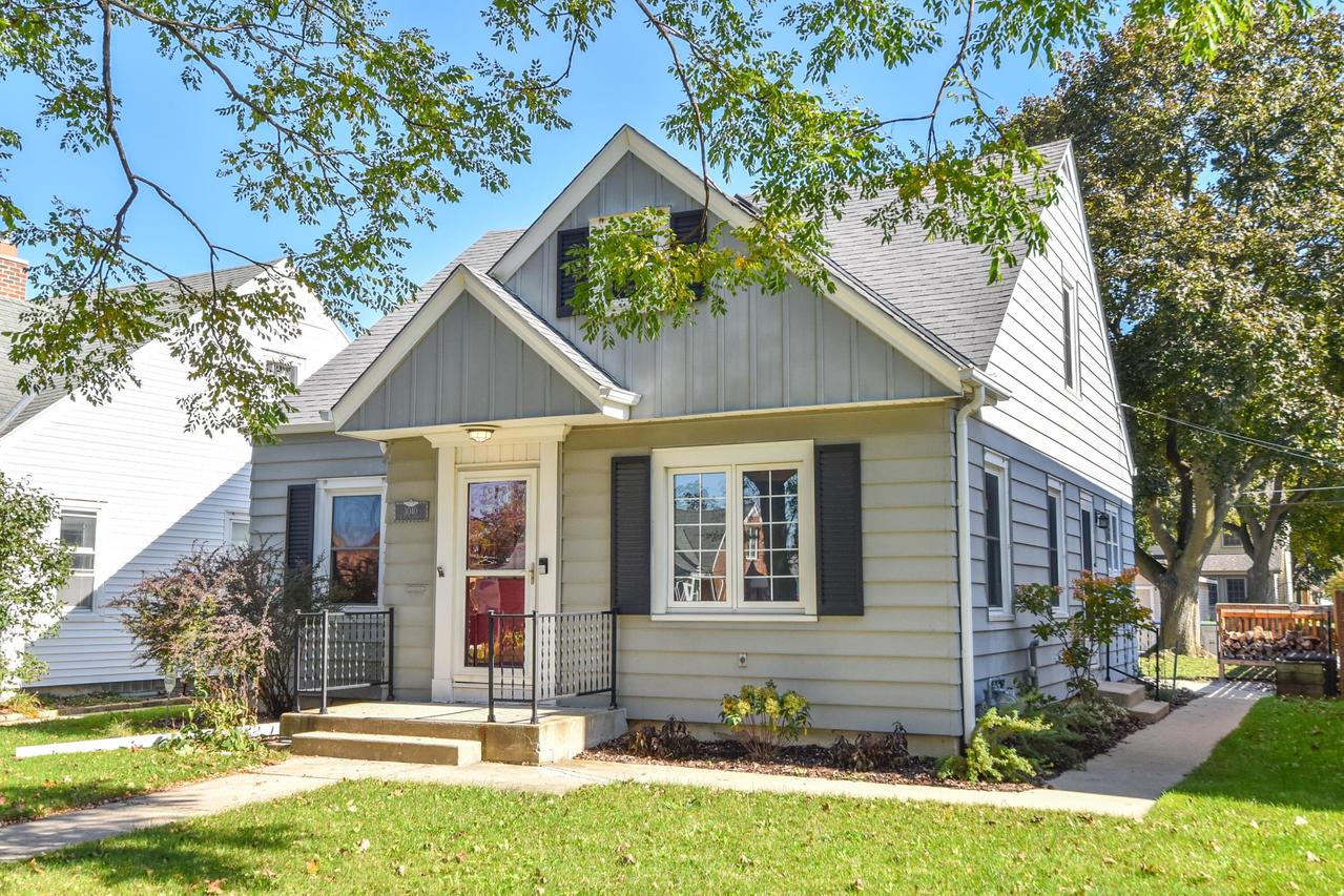 3040 N 80th St, Milwaukee, WI 53222