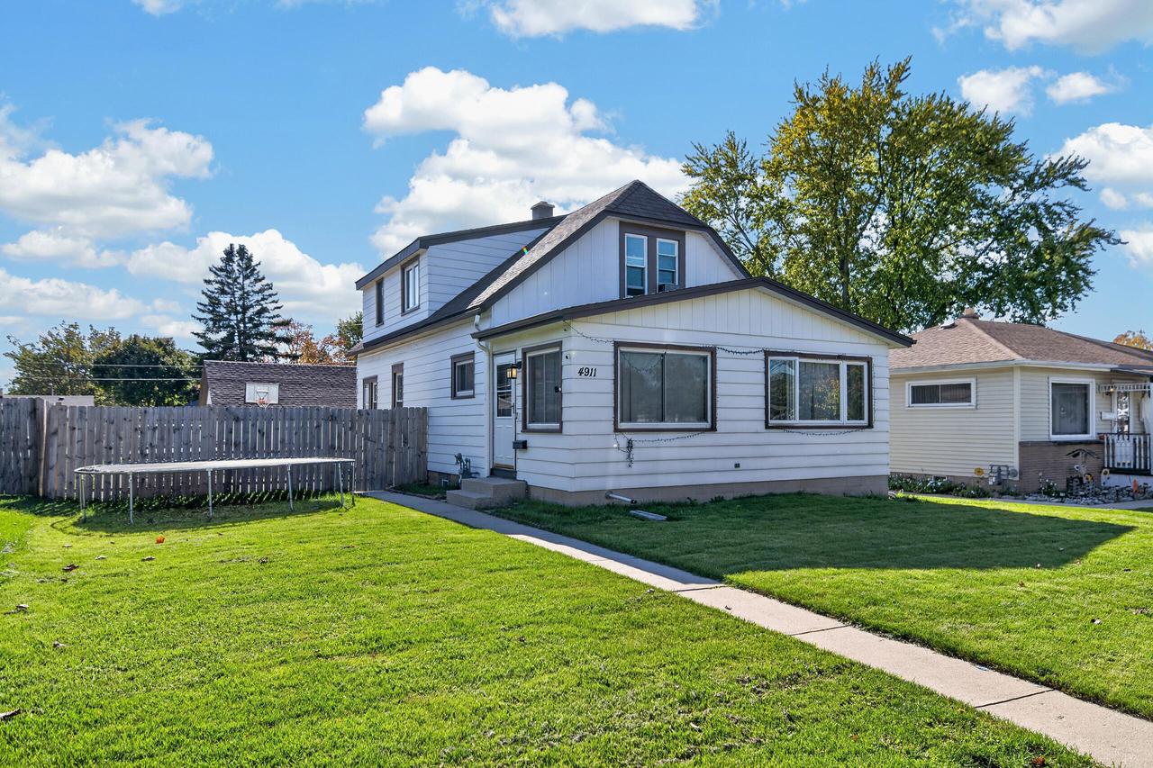4911 W Howard Ave, Milwaukee, WI 53220