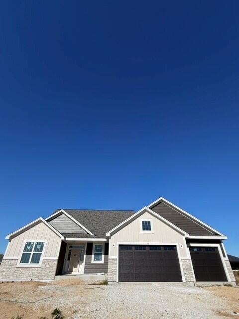 526 Talbots Woods Dr, Dousman, WI 53118