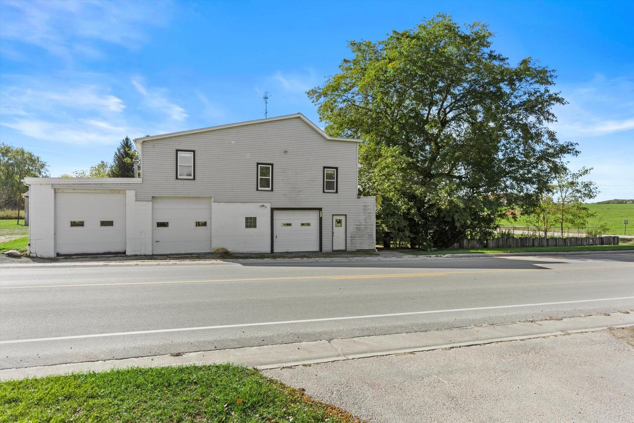 8923 North Ave, Centerville, WI 53015