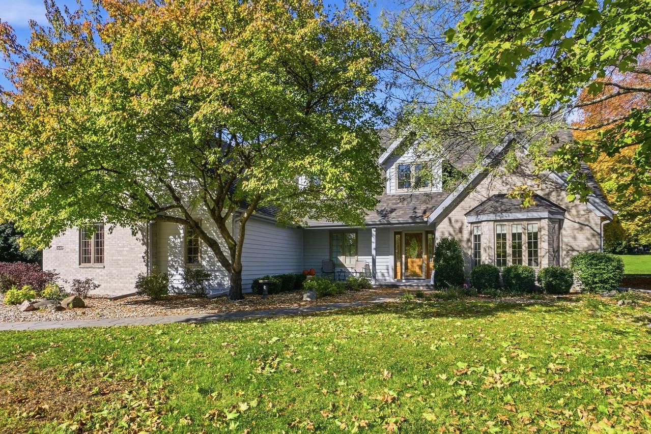 N25W26469 Fox Den Ct, Pewaukee, WI 53072