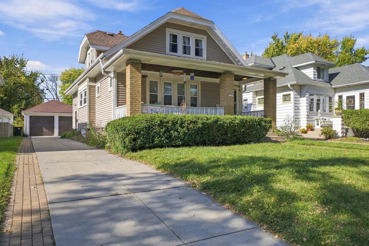 2329 N 67th St, Wauwatosa, WI 53213