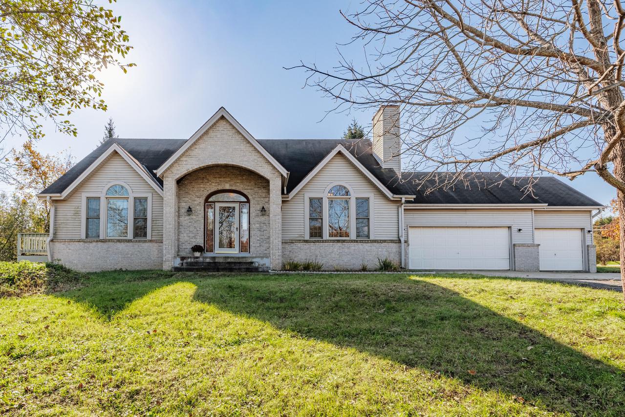 4212 S 124th St, Greenfield, WI 53228