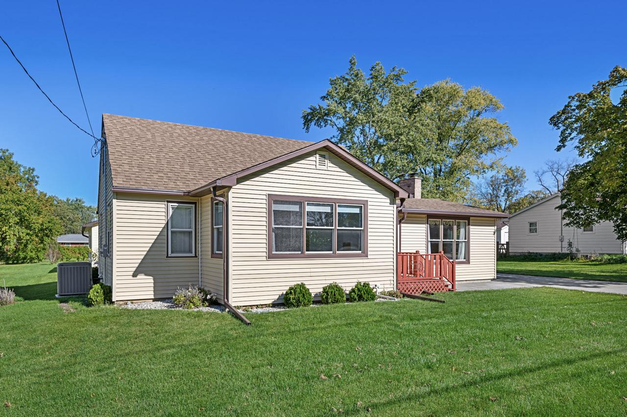 712 15th Ave, Union Grove, WI 53182