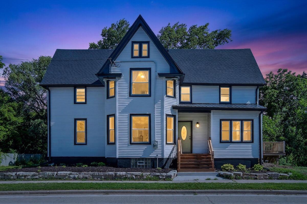 1836 W Mequon Rd, Mequon, WI 53092