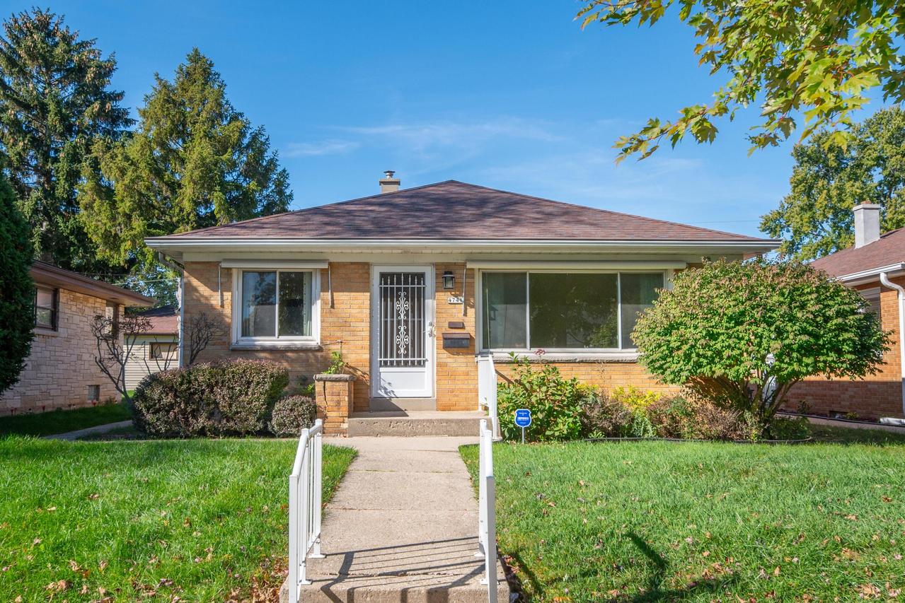 4741 N 73rd St, Milwaukee, WI 53218