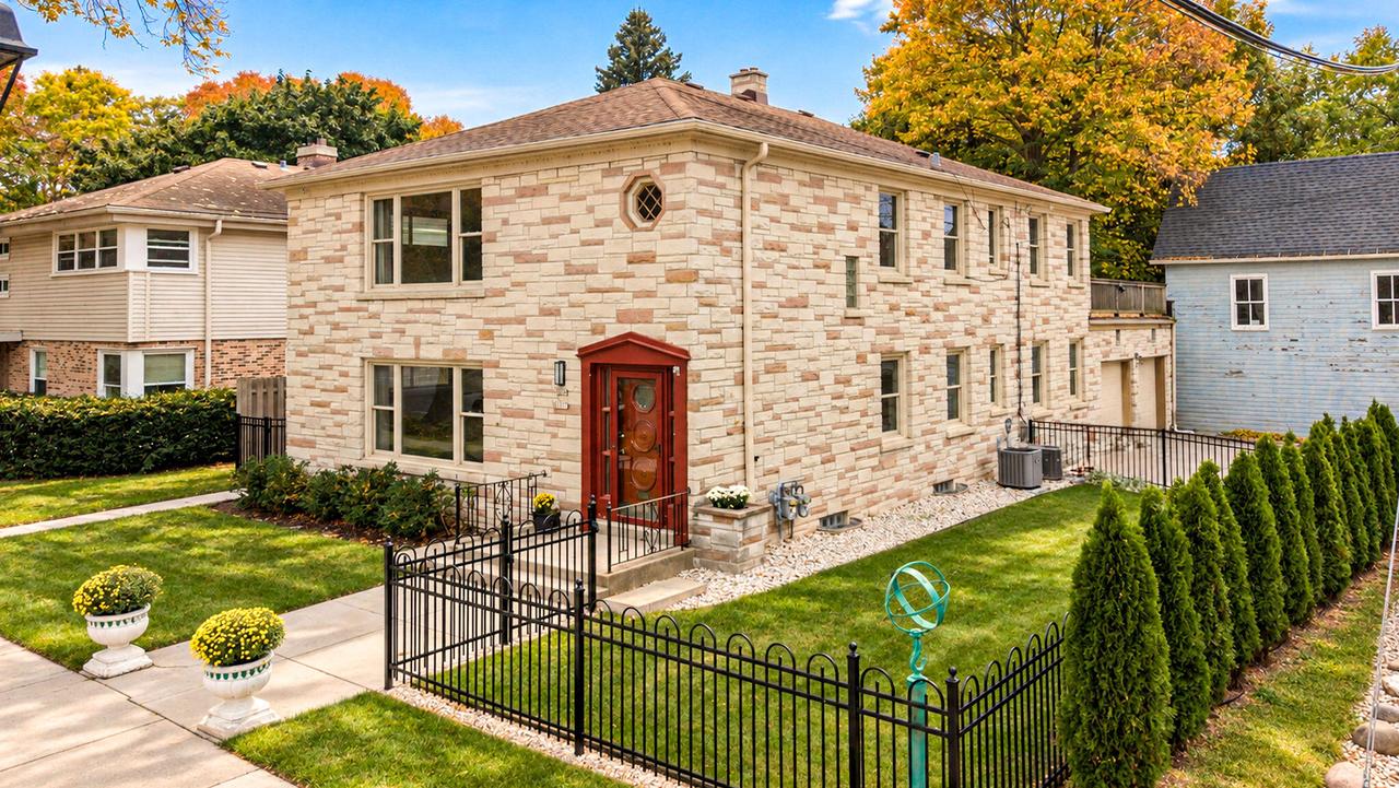3507 N Downer Ave #3509, Shorewood, WI 53211