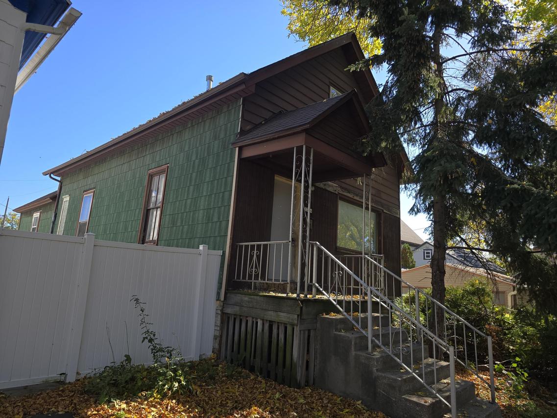 1324 S 24th St., Milwaukee, WI 53204
