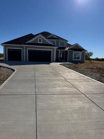 611 Talbots Woods Dr, Dousman, WI 53118