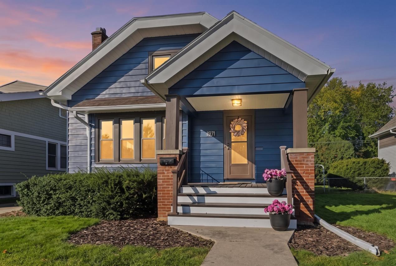 1971 S 81st St, West Allis, WI 53219