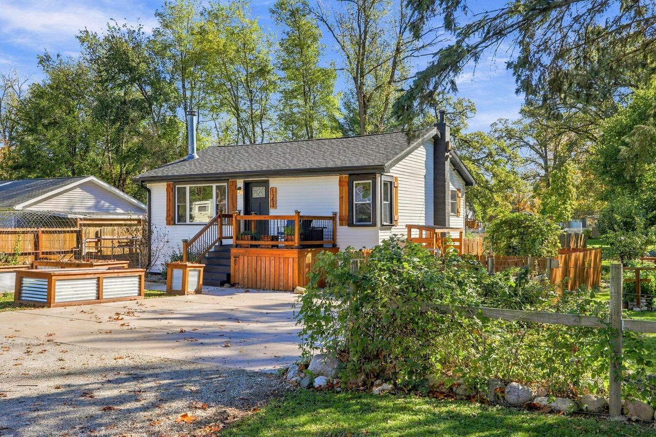 W1353 Chestnut Rd, Bloomfield, WI 53128