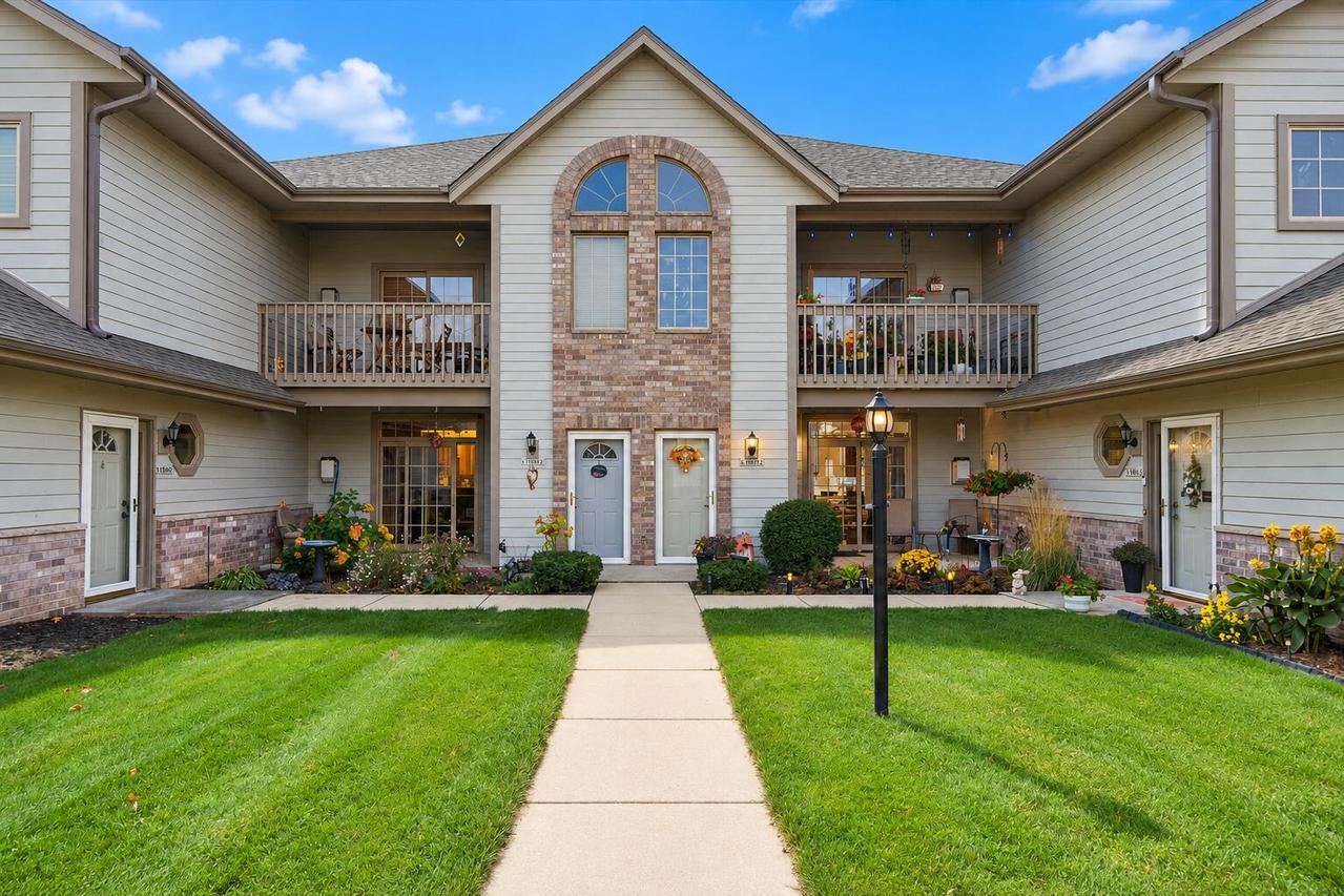 N161W18927 Heather Lynn Cir, Jackson, WI 53037