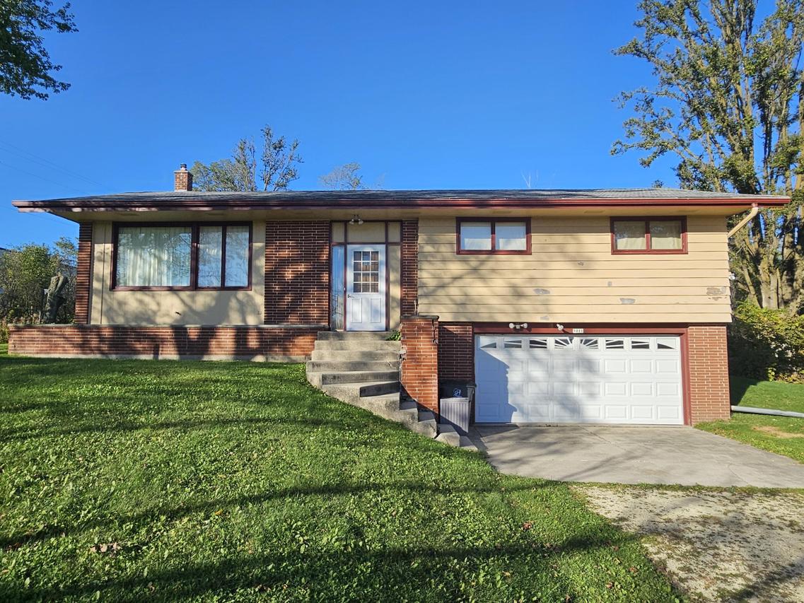 5011 River Rd, West Bend, WI 53095