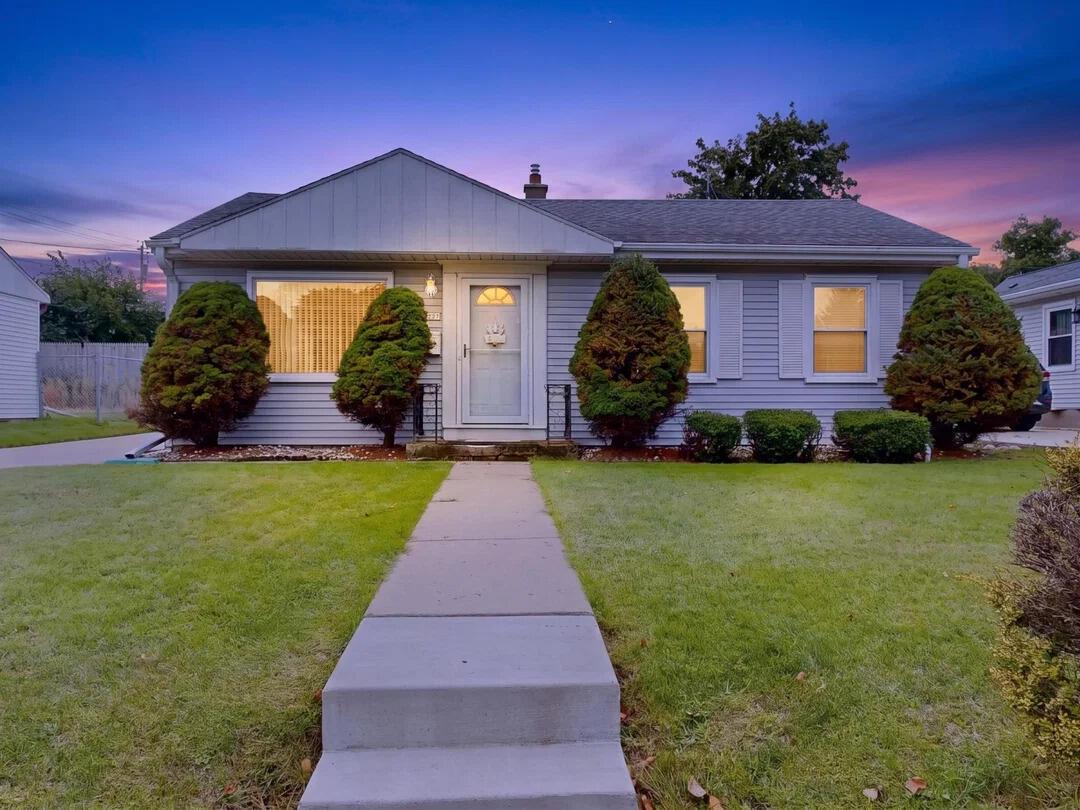 6829 W Arthur Ave, West Allis, WI 53219