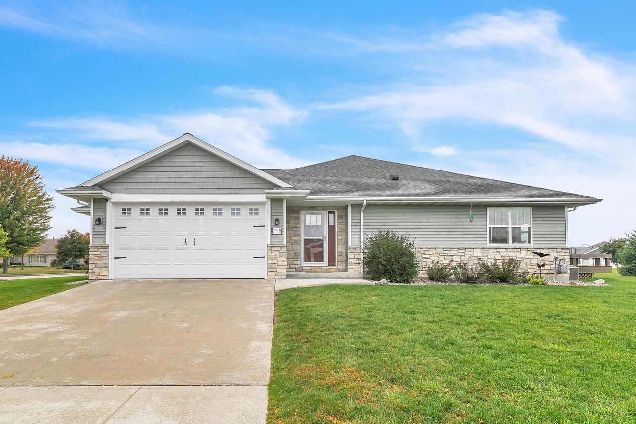 2516 Fox Chase -, Manitowoc, WI 54220