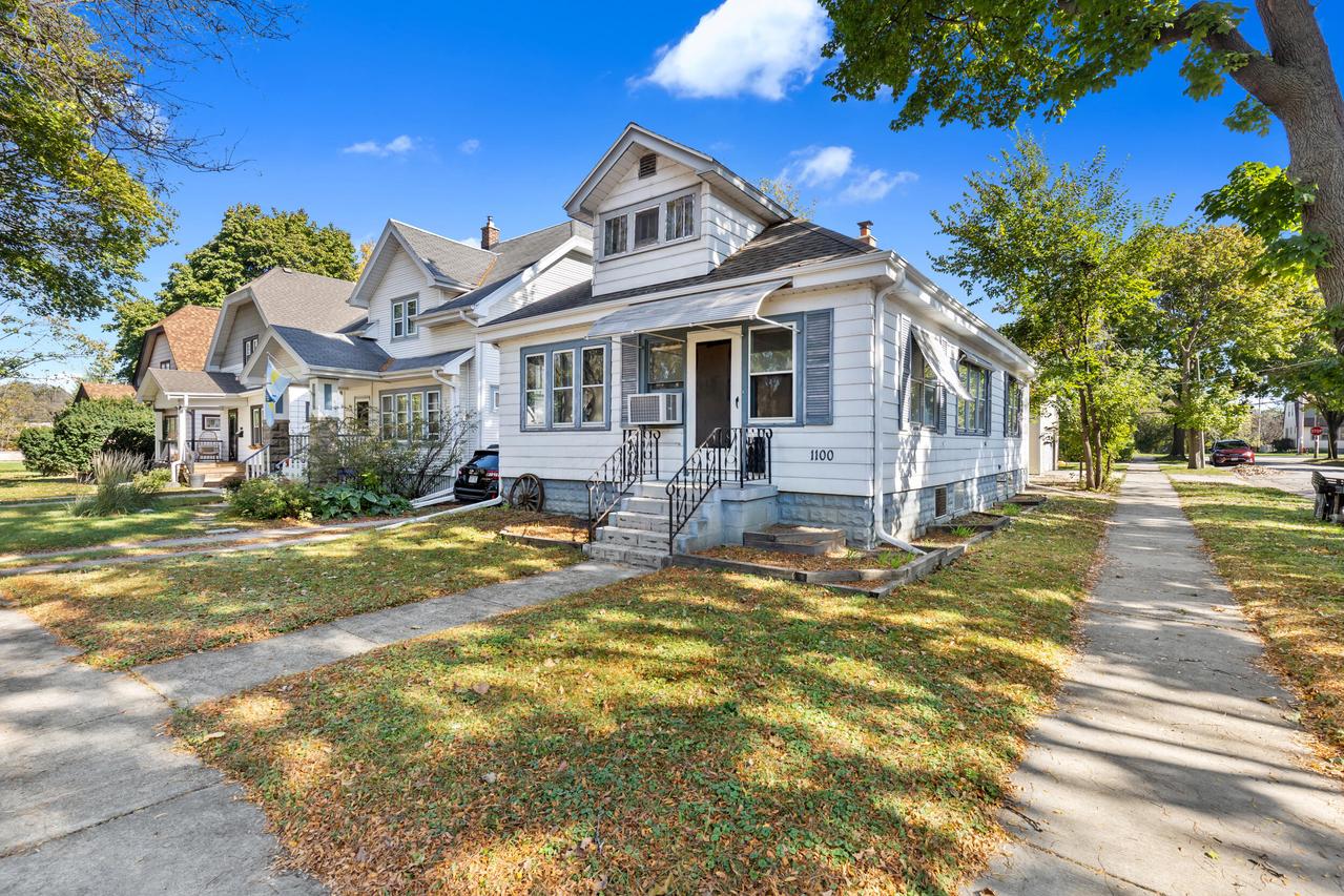 1100 N 69th St, Wauwatosa, WI 53213