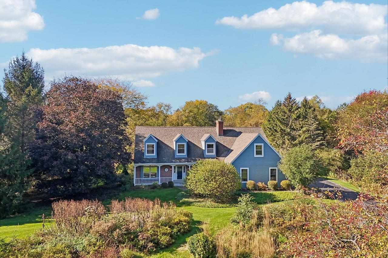 1357 Cedarton Pkwy, Cedarburg, WI 53024