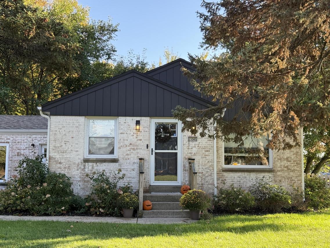 15565 Carpenter Rd, Brookfield, WI 53005