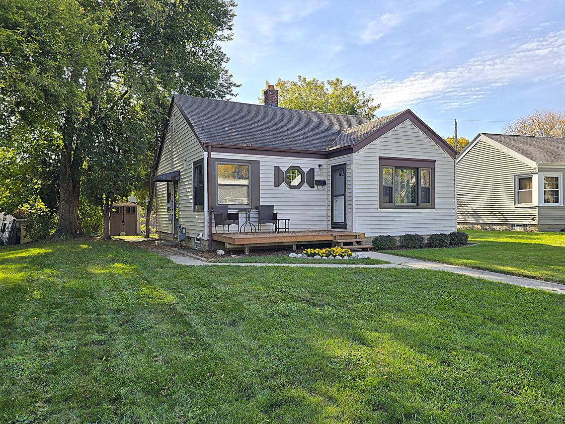357 E Gauer Cir, Milwaukee, WI 53207