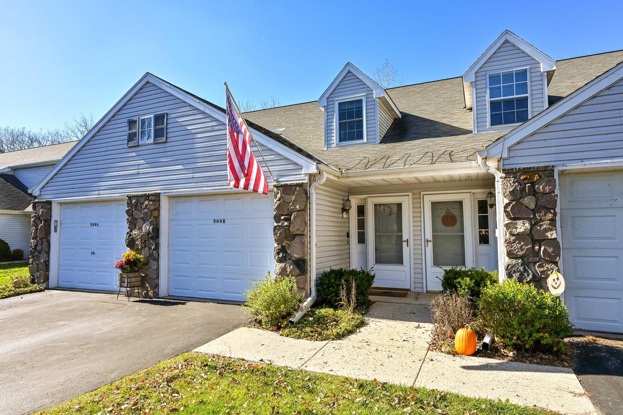 509 Lake Bluff #B, Thiensville, WI 53092