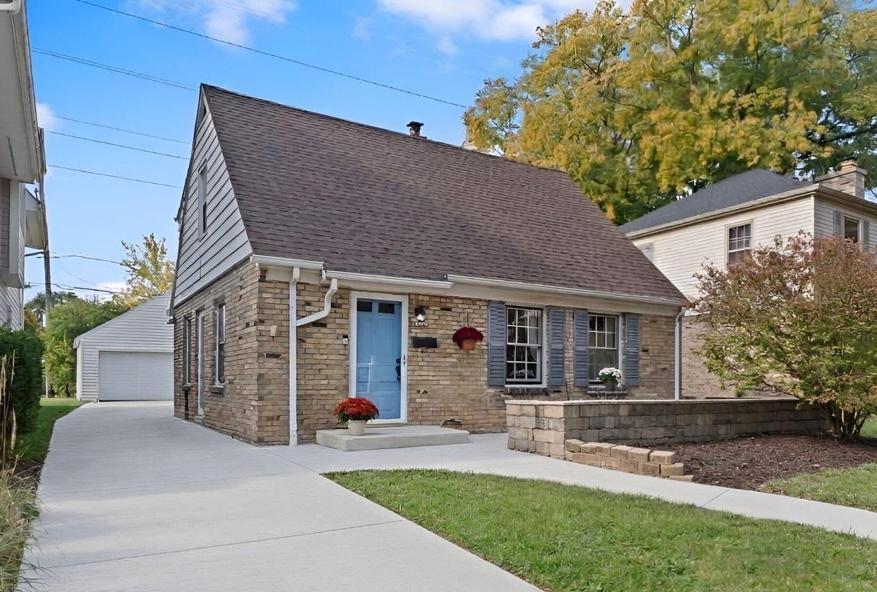 5755 N Argyle Ave, Glendale, WI 53209