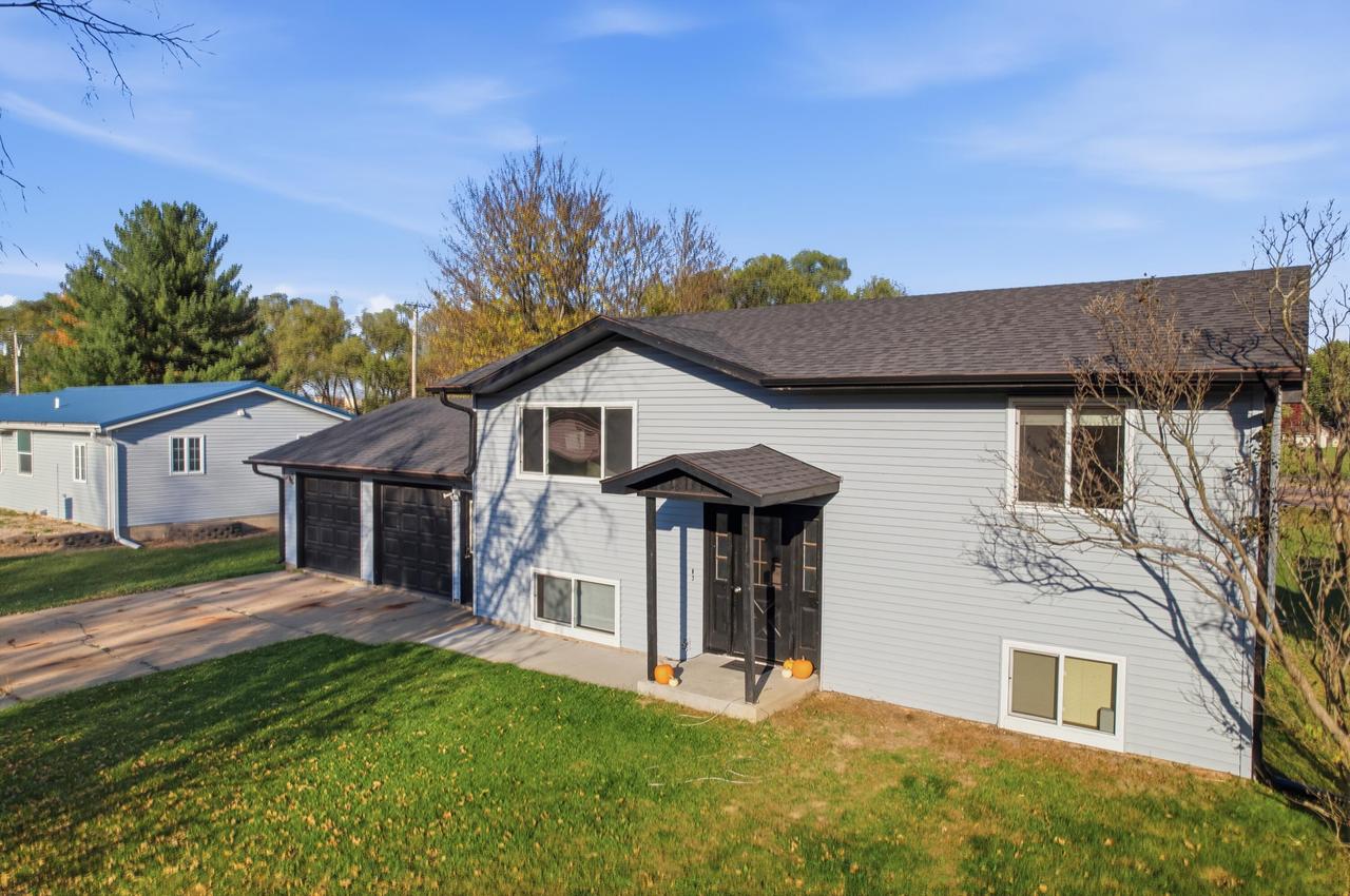 823 E Goodman Ct, Sparta, WI 54656