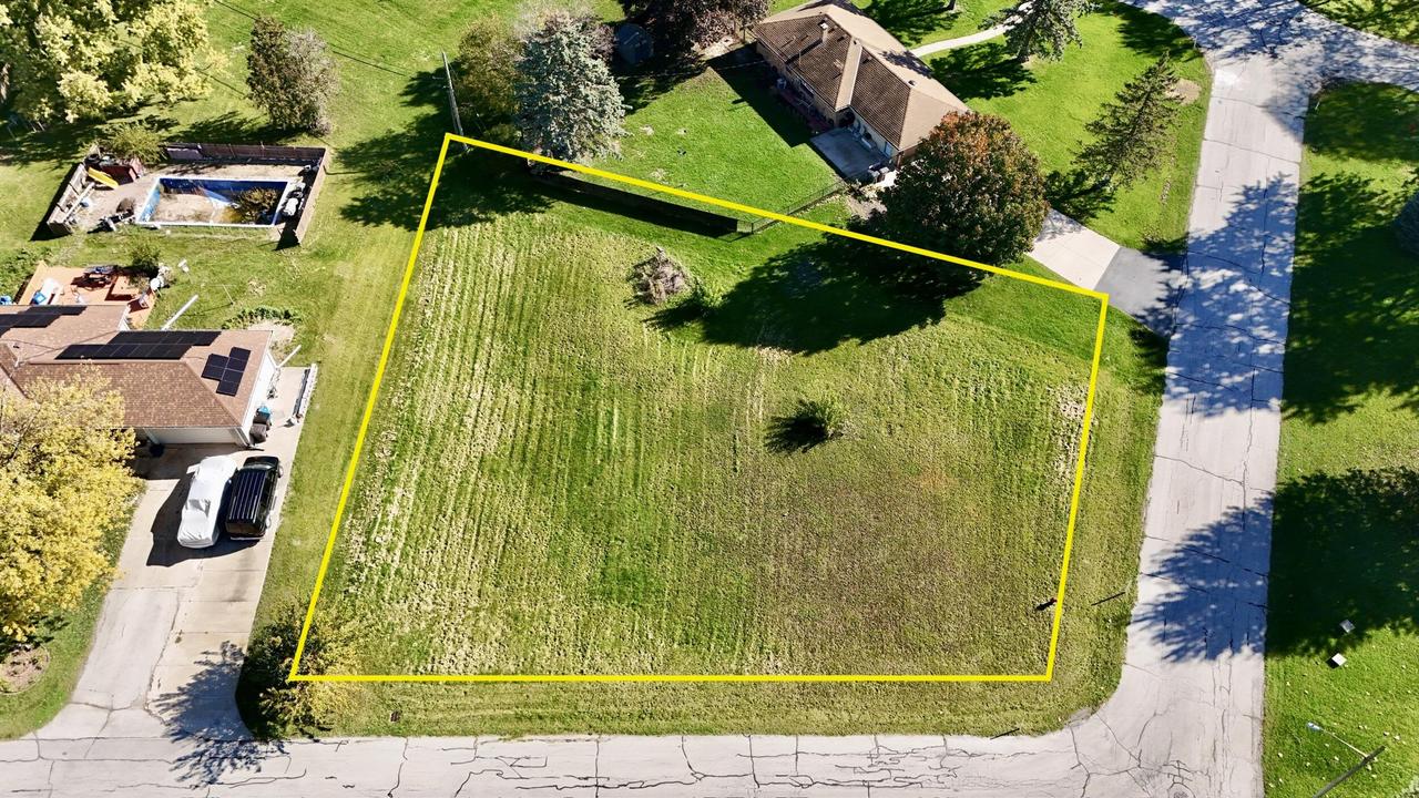Lt8 W Abbott Ave, Greenfield, WI 53221