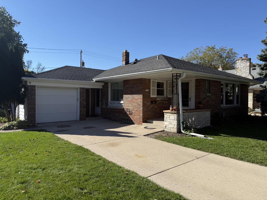 5443 W Hayes Ave, West Allis, WI 53219