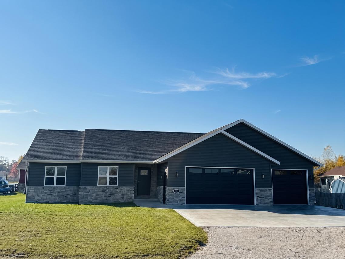 1909 Summit St, Manitowoc, WI 54220