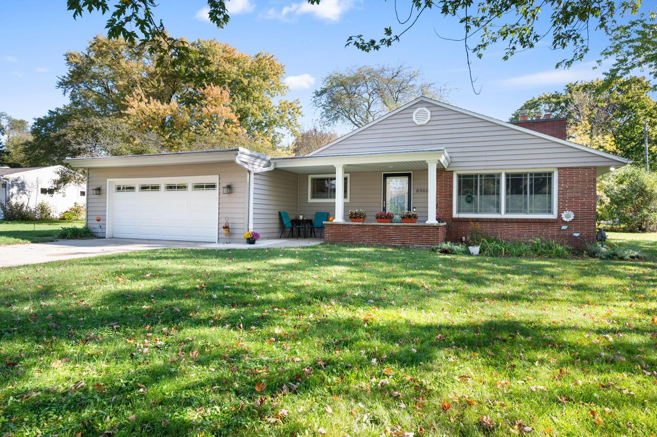 8900 N Greenvale Rd, Bayside, WI 53217