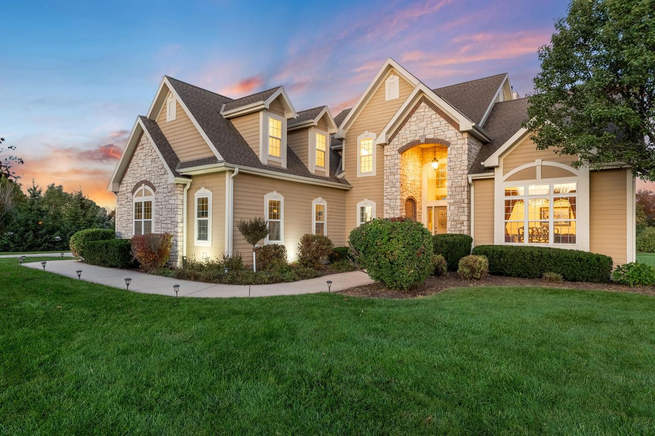 756 Tallgrass Ct, Richfield, WI 53017