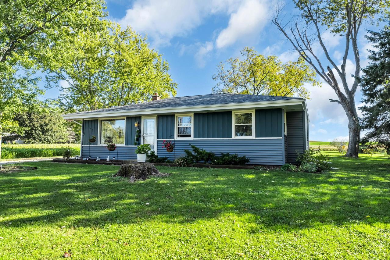 15401 S Spring St, Yorkville, WI 53182