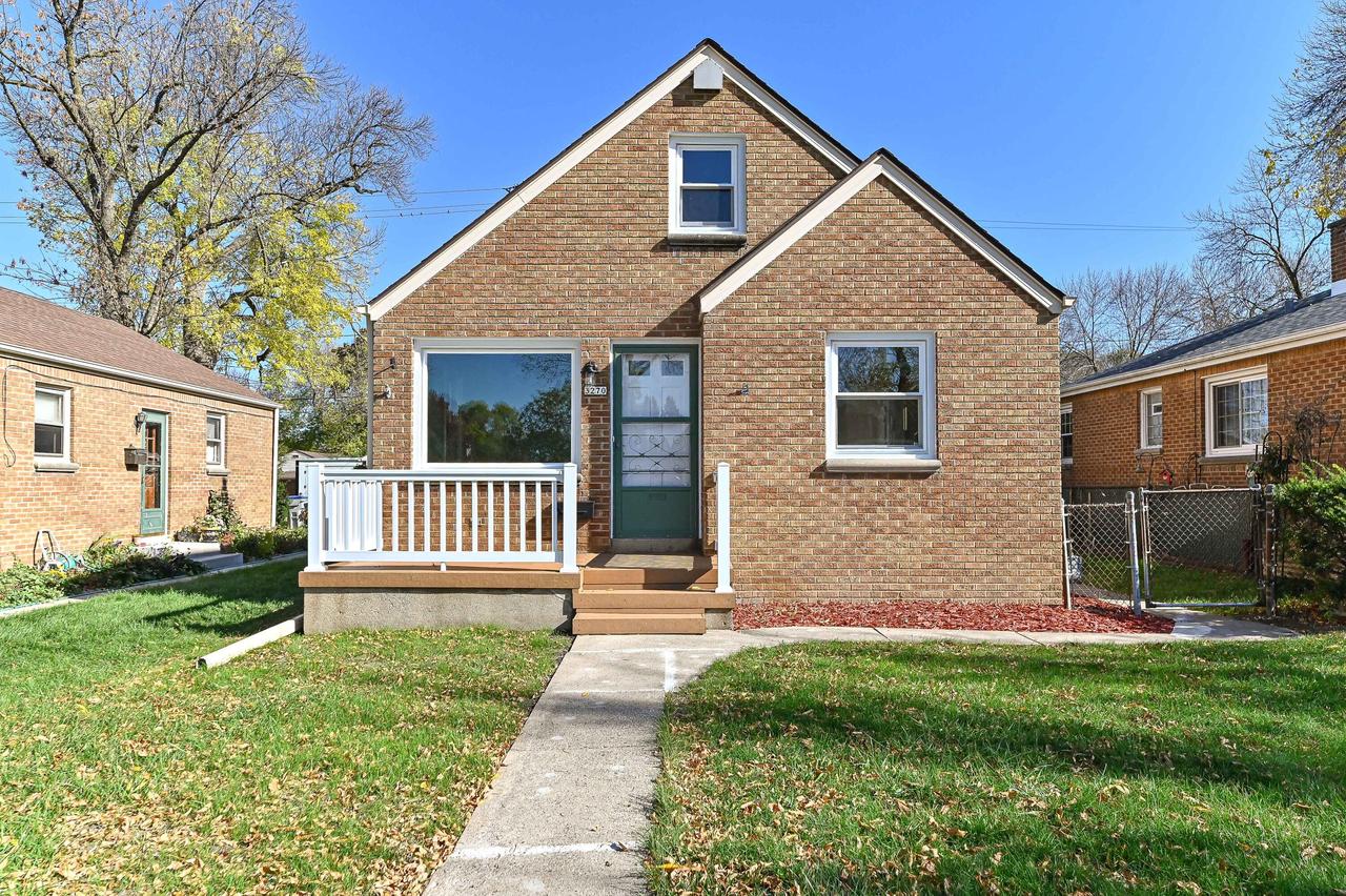3270 S 51st St, Milwaukee, WI 53219