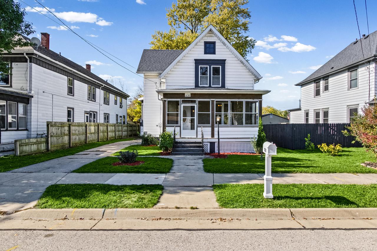 608 S Second St, Watertown, WI 53094