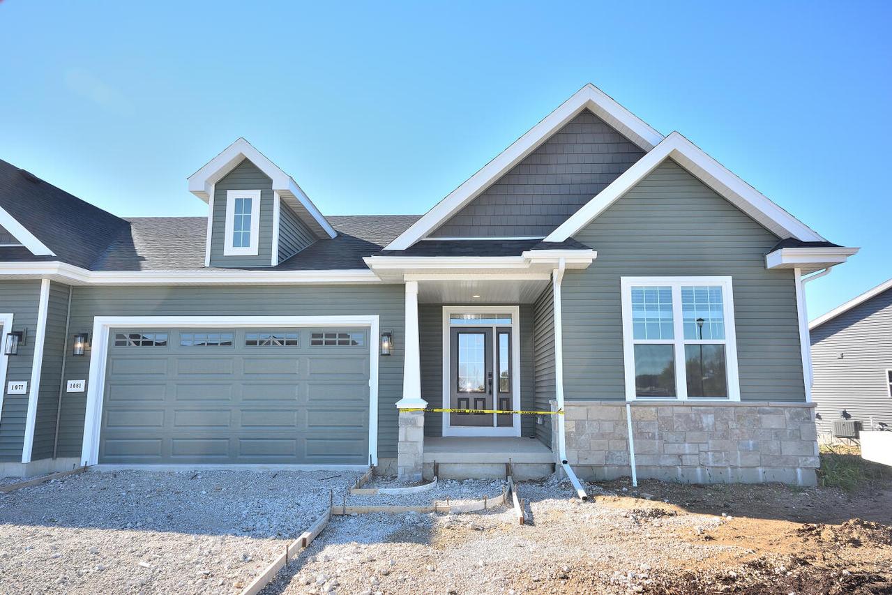 1081 Elderberry Rd, Oconomowoc, WI 53066