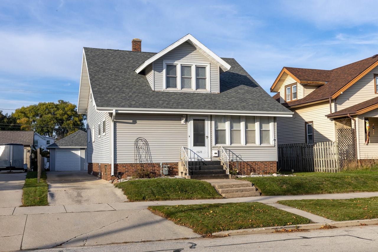 1628 Saemann Ave, Sheboygan, WI 53081