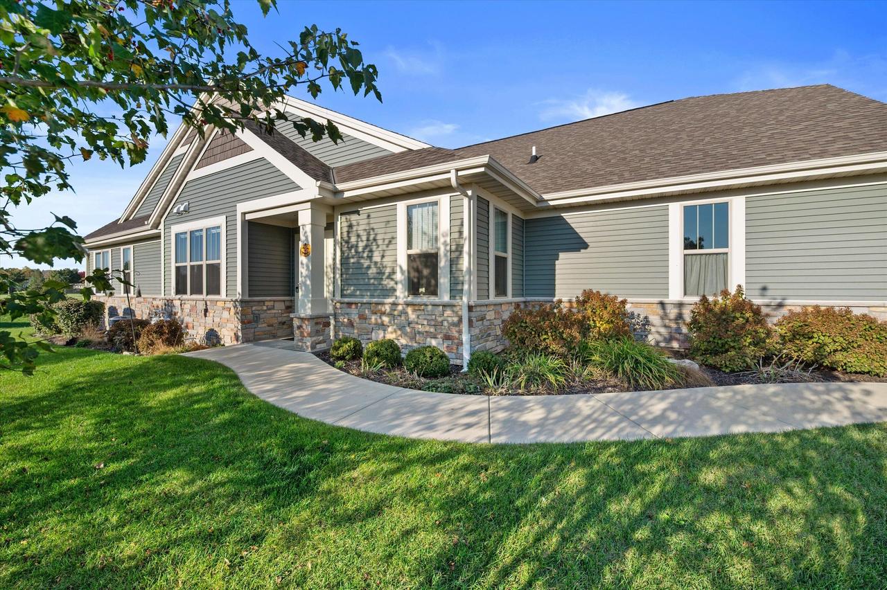 3734 Stillwater Ct, Waukesha, WI 53189