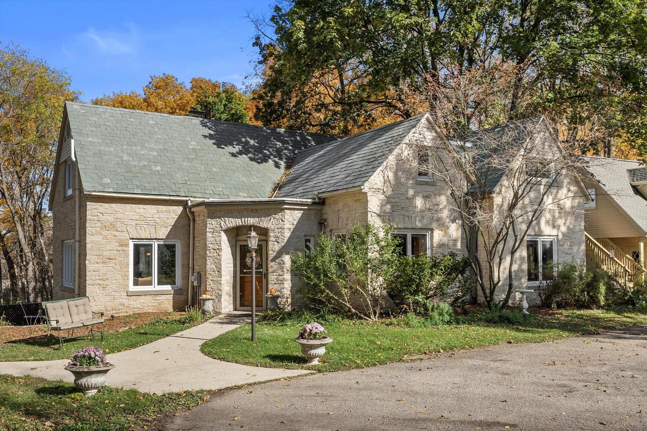 N56W21758 Silver Spring, Menomonee Falls, WI 53051