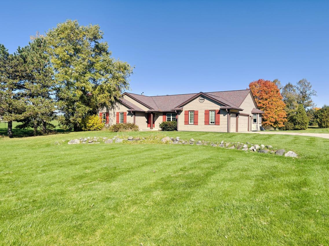 750 Century Ct, Slinger, WI 53086
