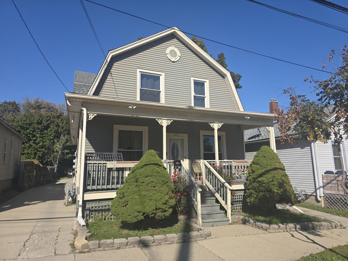 1214 Hamilton St, Racine, WI 53404