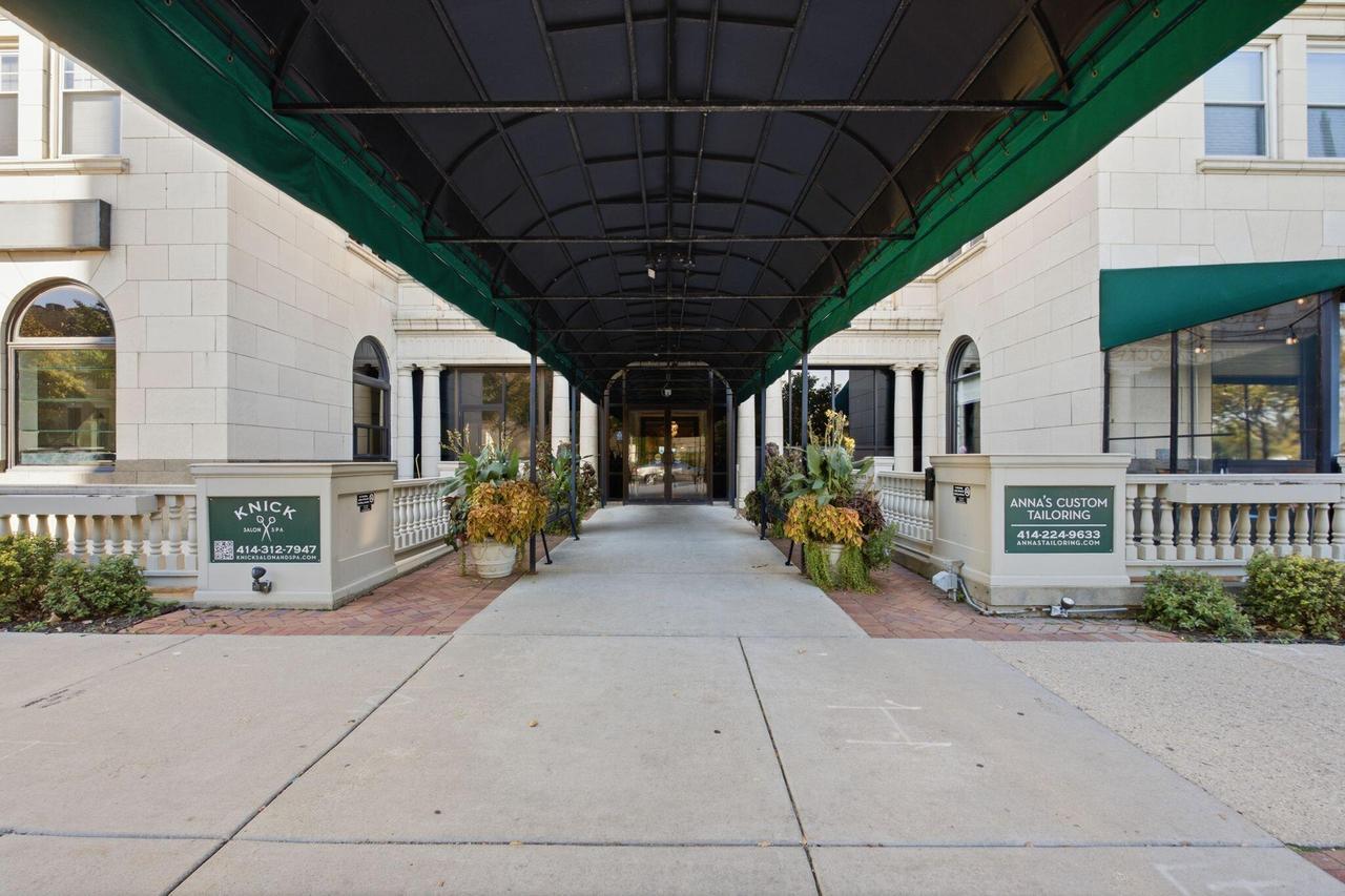 1028 E Juneau Ave #514, Milwaukee, WI 53202
