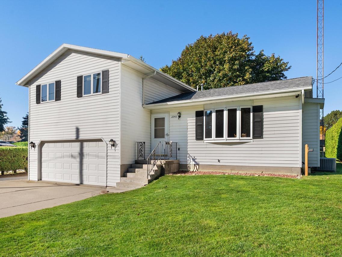 2240 Menchl Dr, Manitowoc, WI 54220