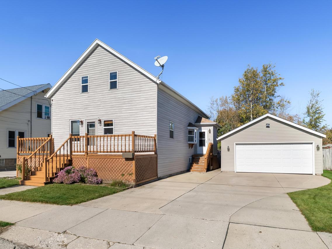 1918 13th St, Two Rivers, WI 54241