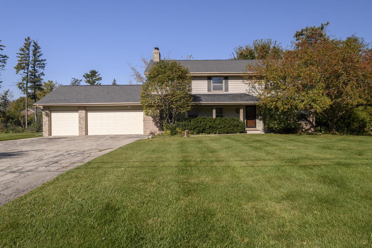930 W Laramie Ln, Bayside, WI 53217