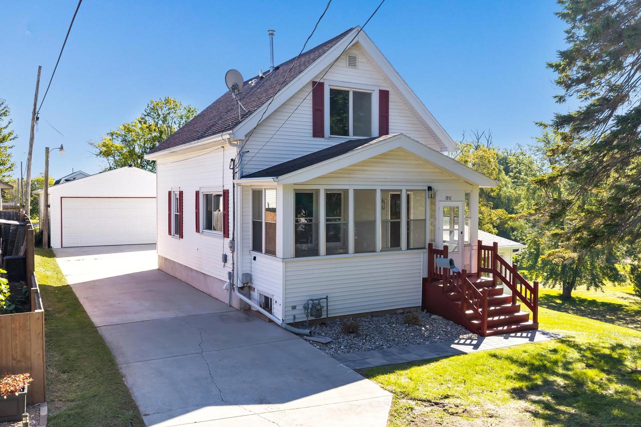 1911 S 13th St, Manitowoc, WI 54220