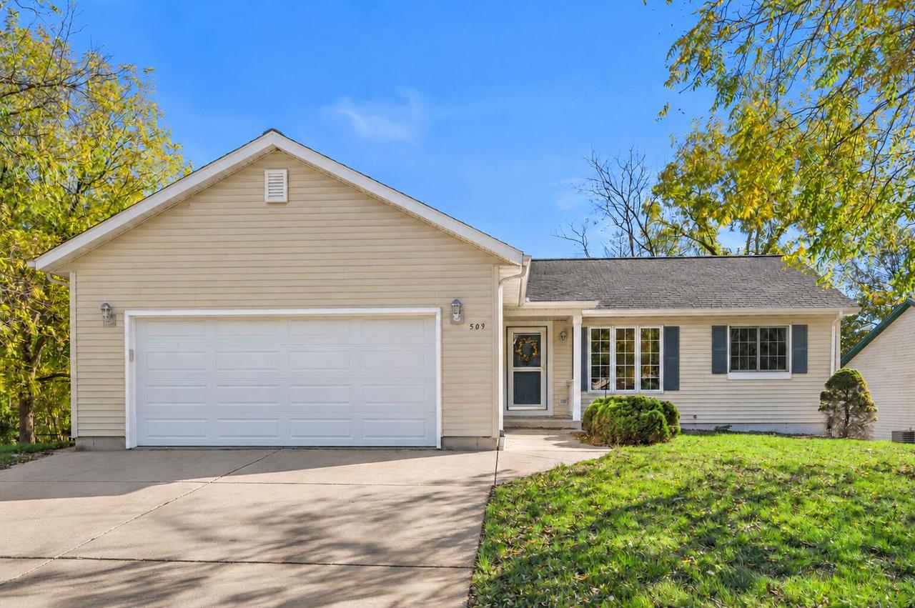 509 N University Dr, Waukesha, WI 53188